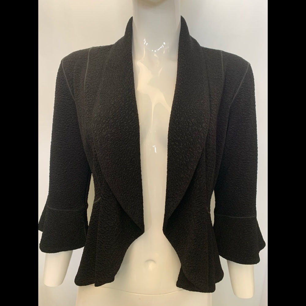 EVA VARRO ROUND PEPLUM JACKET BLACK PEBBLES